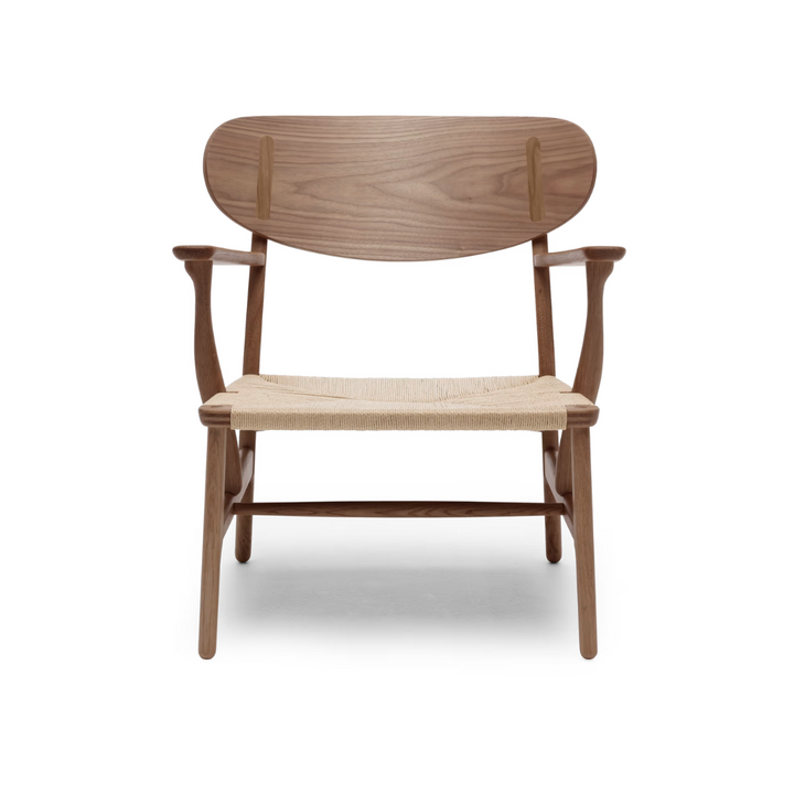 CH22 loungestole fra Carl Hansen & Søn med fletsæde i olieret valnød
