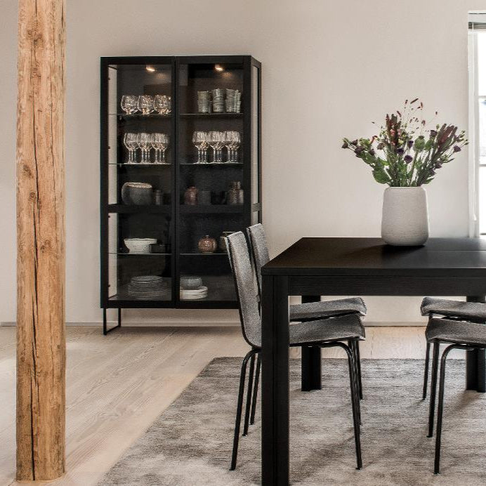 452 vintrineskab fra Skovby Møbler i sort i spisestue
