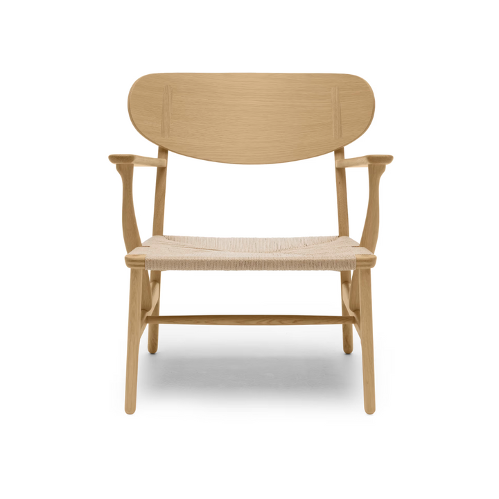 CH22 loungestole fra Carl Hansen & Søn med fletsæde i olieret eg