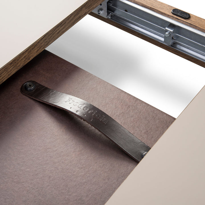 Klassisk Ana spisebord fra Fredericia Furniture med lamint bordplade. Perfekt element til spisestuen.