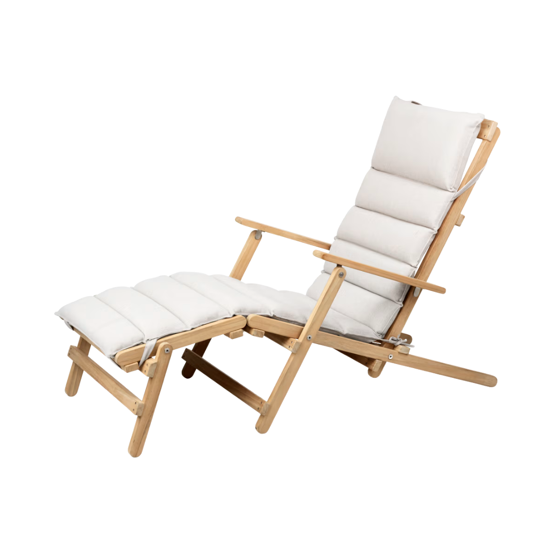 BM5565 solstol liggestol fra Carl Hansen i massivt træ med hynde