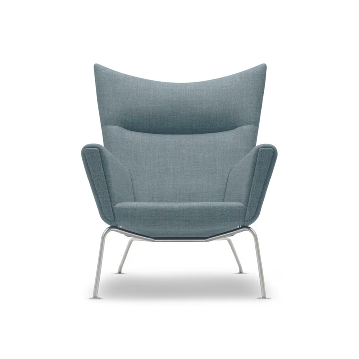 CH445 Wing Chair designet af Hans J. Wegner i farven mood 04102