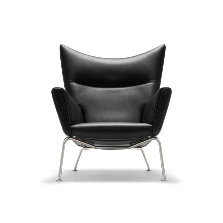CH445 Wing Chair designet af Hans J. Wegner i farven thor 301