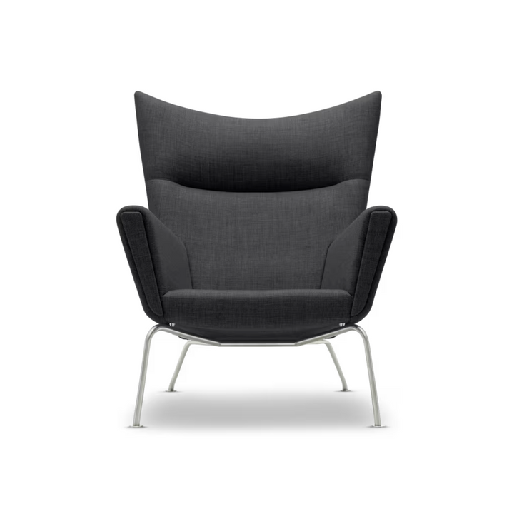CH445 Wing Chair designet af Hans J. Wegner i farven mood 02101