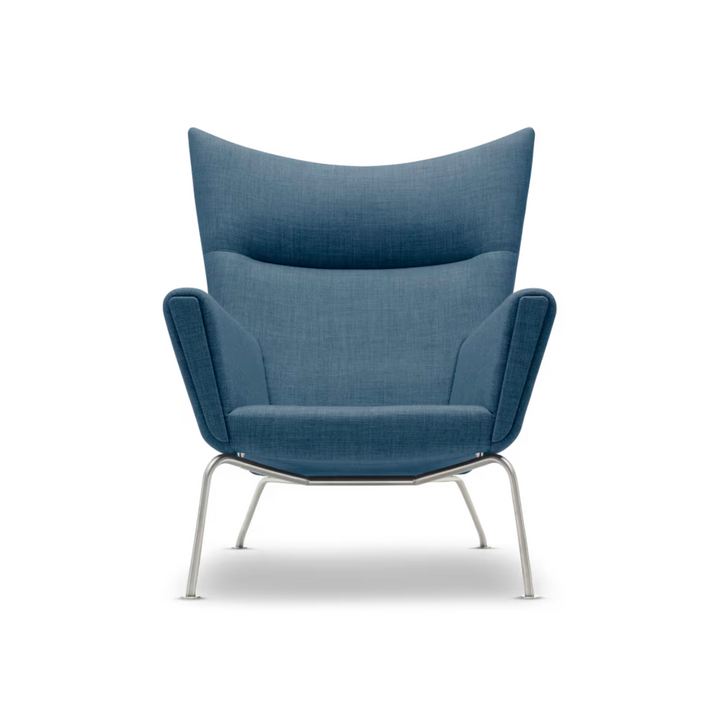 CH445 Wing Chair designet af Hans J. Wegner i farven mood 04102