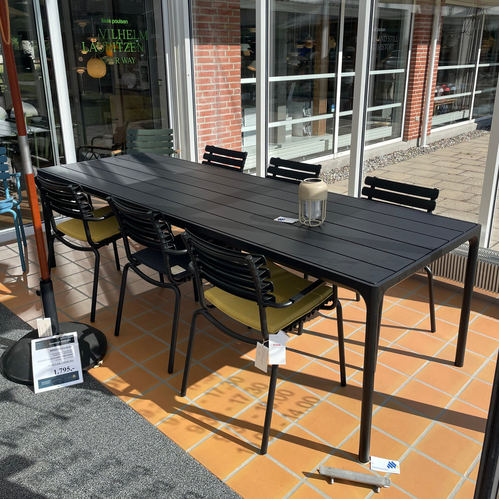 Havebord fra Houe i sort. Udstillingsmodel, bord og 6 stole