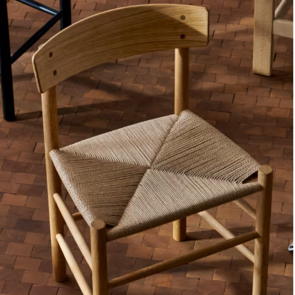 Klassisk J39 spisebordsstol fra Fredericia Furniture med Sæde i naturflet. Stolen er designet af Børge Mogensen.