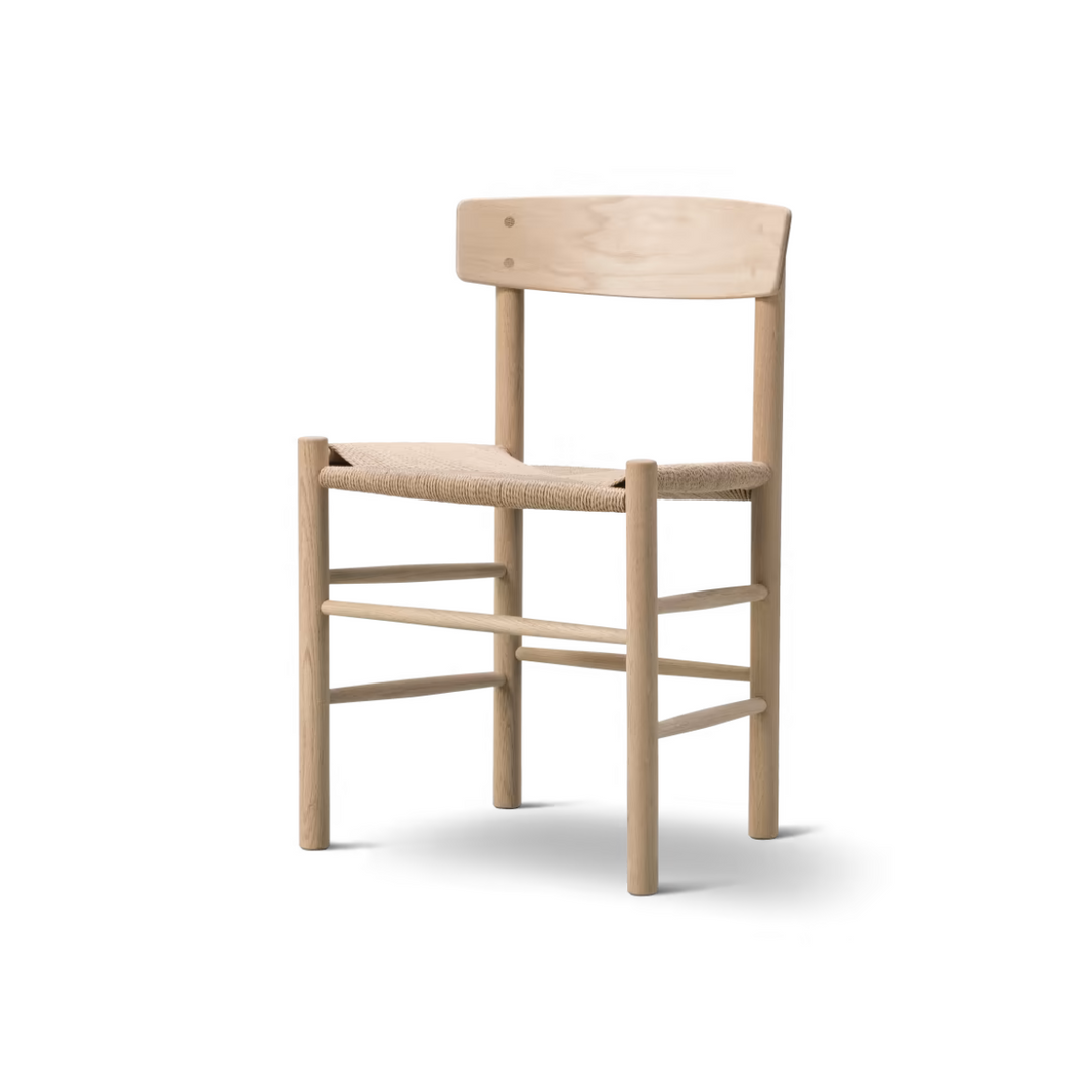 Klassisk J39 spisebordsstol fra Fredericia Furniture med Sæde i naturflet. Stolen er designet af Børge Mogensen.