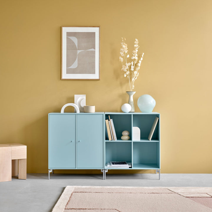 Cover skab fra Montana Selection i farven Flint i stue