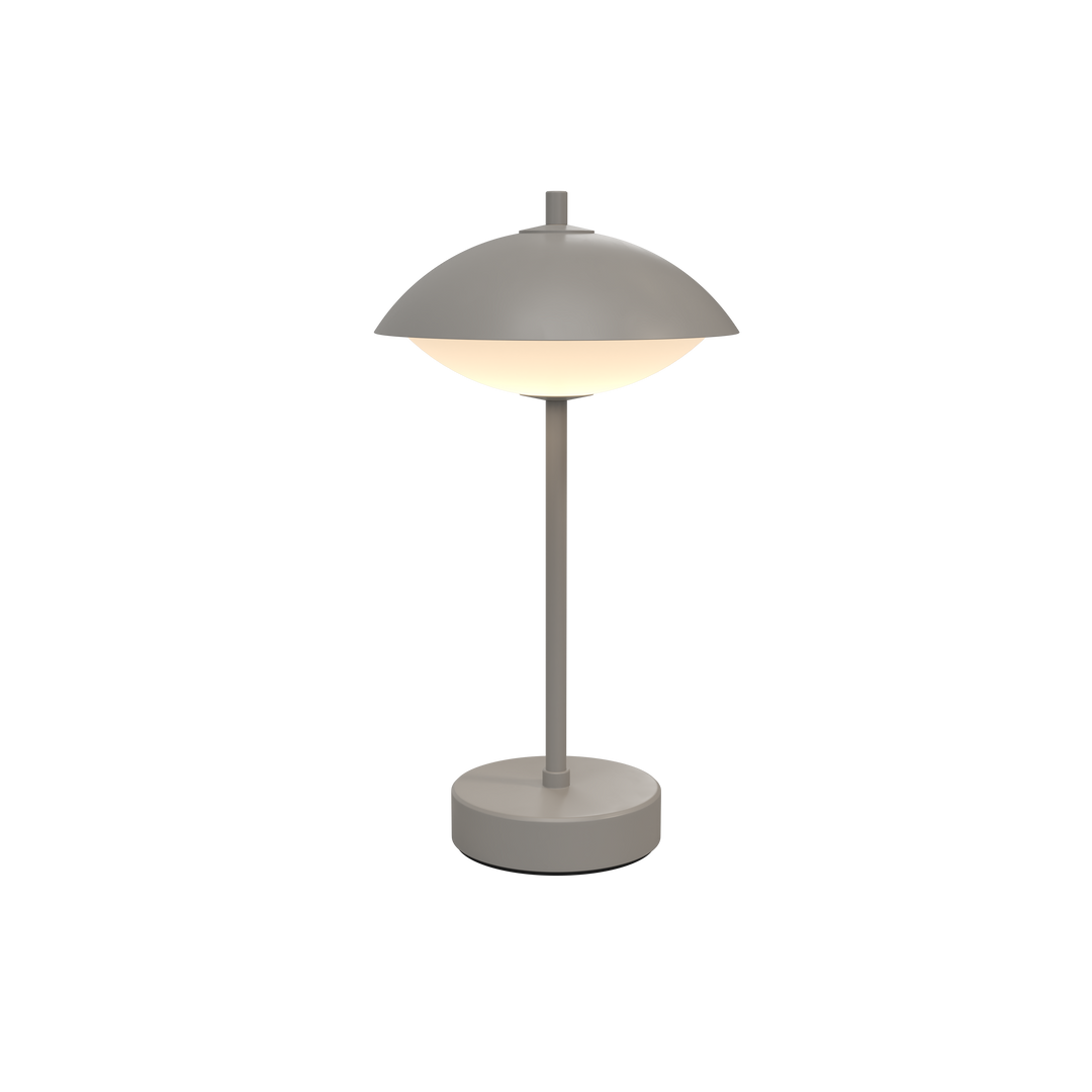 Musling portable bordlampe fra Fritz Hansen. Perfekt både til udendørs og indendørs brug.