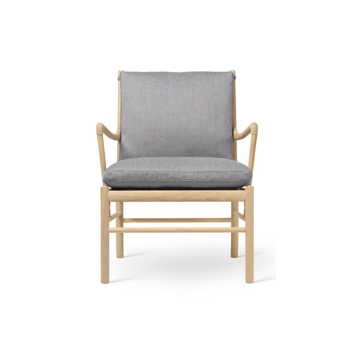 OW149 colonial chair fra Carl Hansen & Søn i stof i farven re-wool 0108 grå