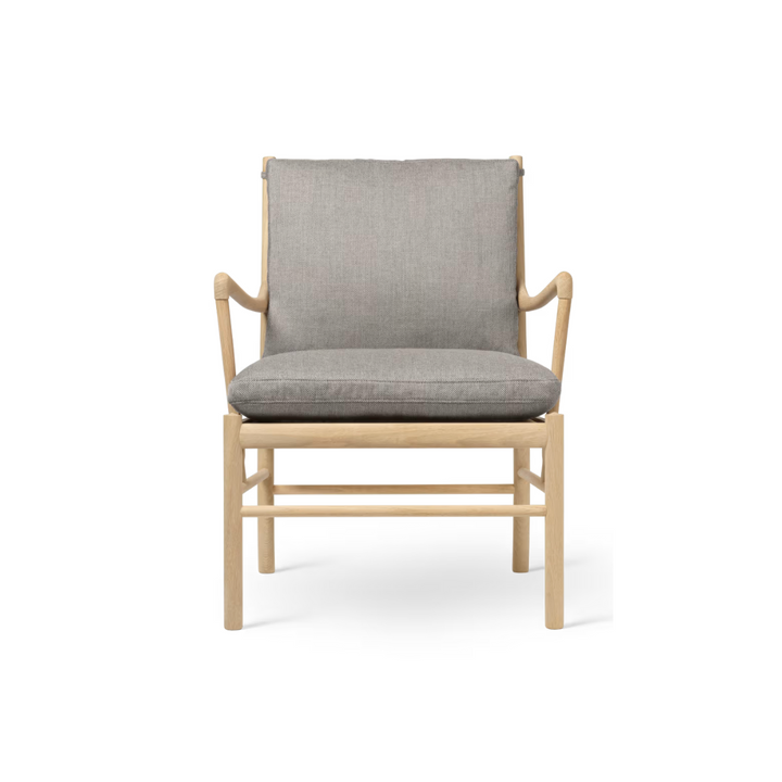 OW149 colonial chair fra Carl Hansen & Søn i stof i farven re-wool 0128 grå