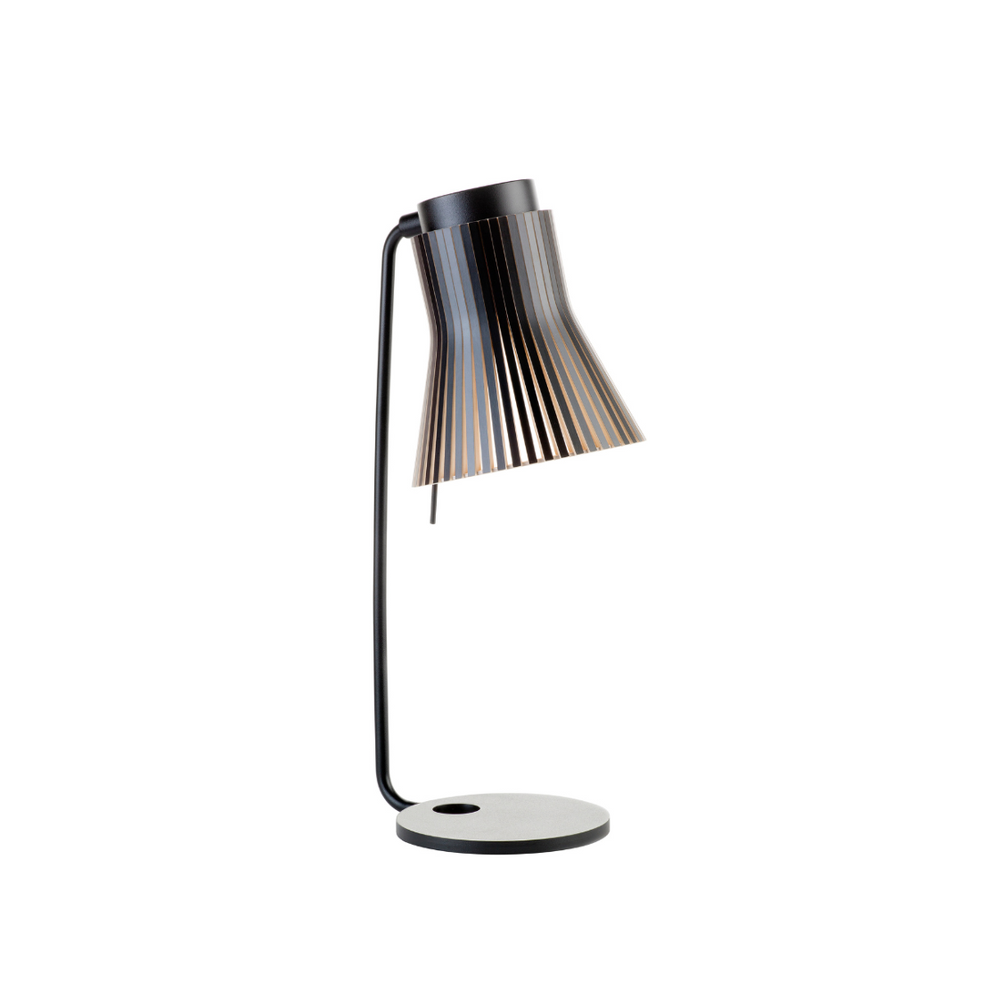 Petite 4620 bordlampe fra Secto Design i sort