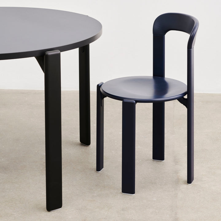 Rey table fra HAY i bøgetræ i farven deep blue Rey stool