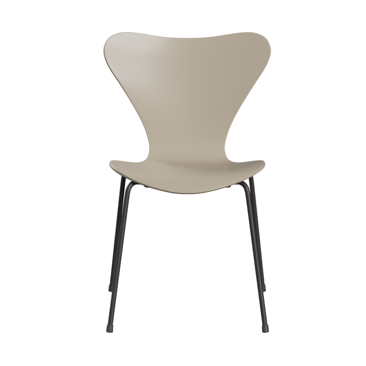 Syver stol af Arne Jacobsen fra Fritz Hansen i brunt stål og beige