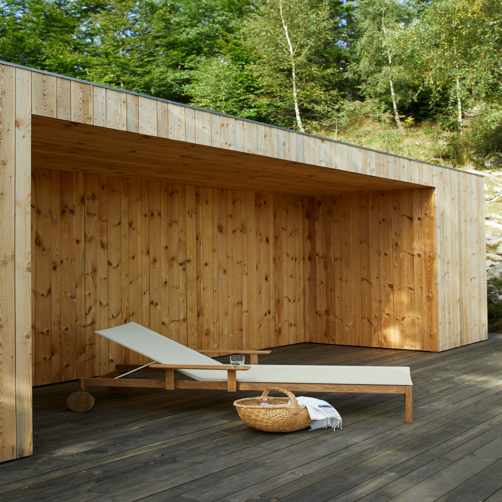 Liggestol fra Skagerak. Solsengen har tilhørende hynde som fås i forskellige designs.