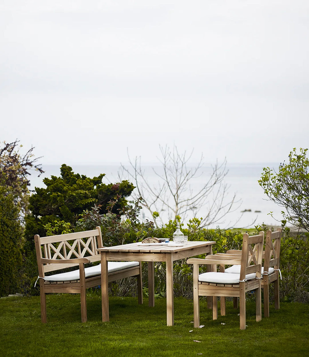 Havesæt med bænk og stole fra Skagerak