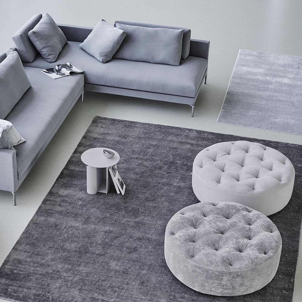 Smart og praktisk puf fra Eiersen. Perfekt i stuen som fodskammel eller som en ekstra siddeplads.