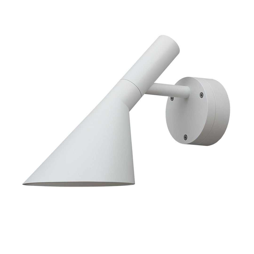 AJ 50 væglampe til udendørs brug designet Arne Jacobsen for Louis Poulsen i hvid