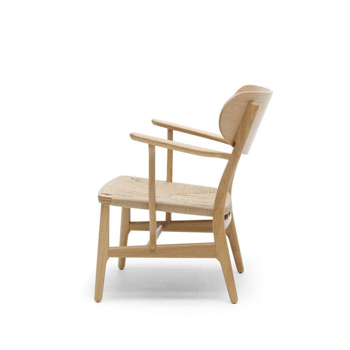 CH22 loungestole fra Carl Hansen & Søn med fletsæde i sæbebehandlet eg
