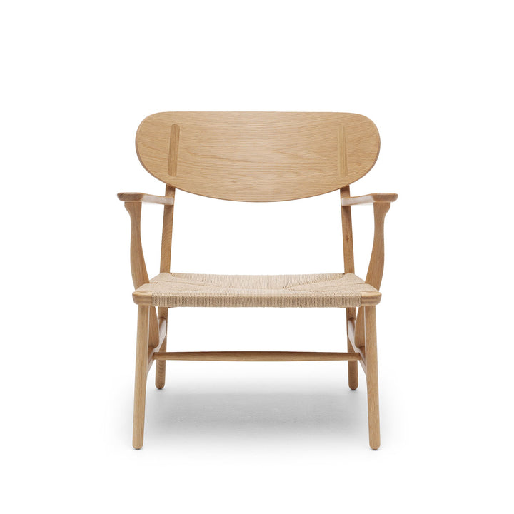 CH22 loungestole fra Carl Hansen & Søn med fletsæde i sæbebehandlet eg