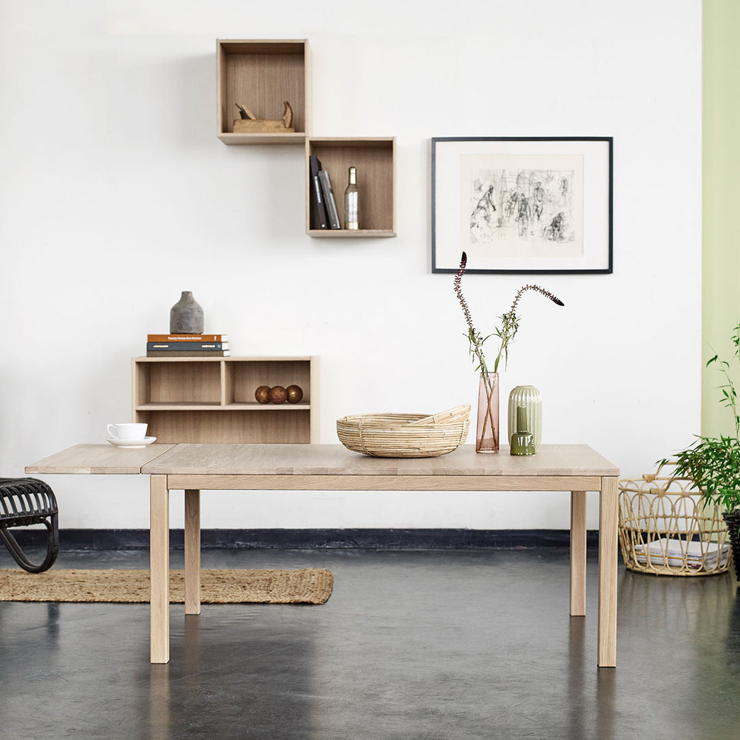 Klassisk klap sofabord fra Haslev i hvidolieret egetræ i stue