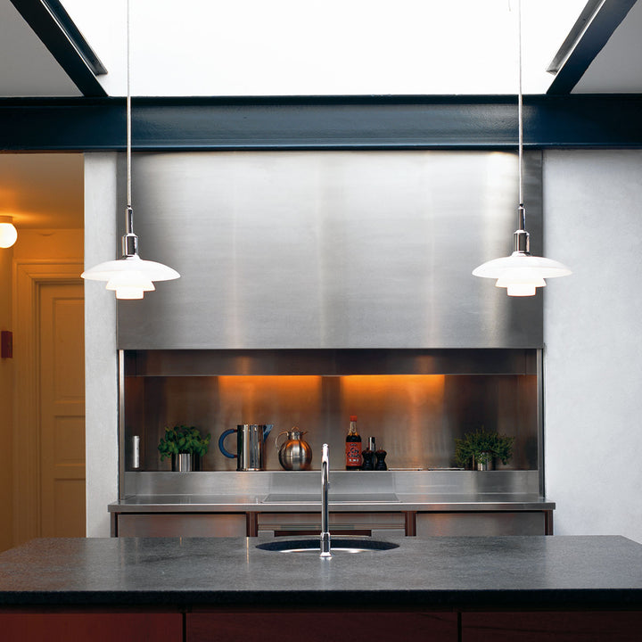 PH 3/2 pendel fra Louis Poulsen i krom i køkken