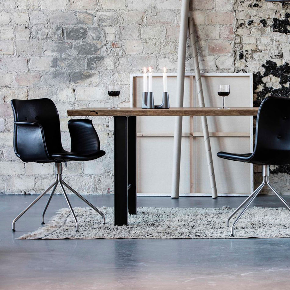 Bent Hansen, Primum spisebordsstol med armlæn, sort læder, miljøbillede fra spisestuen