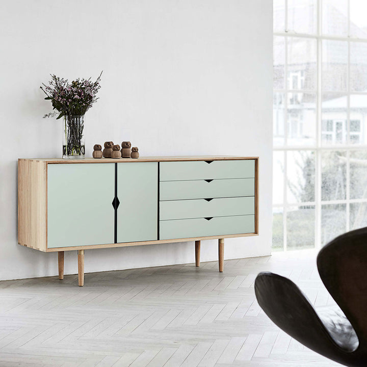 S6 sideboard er en smuk skænk-ocean i stue