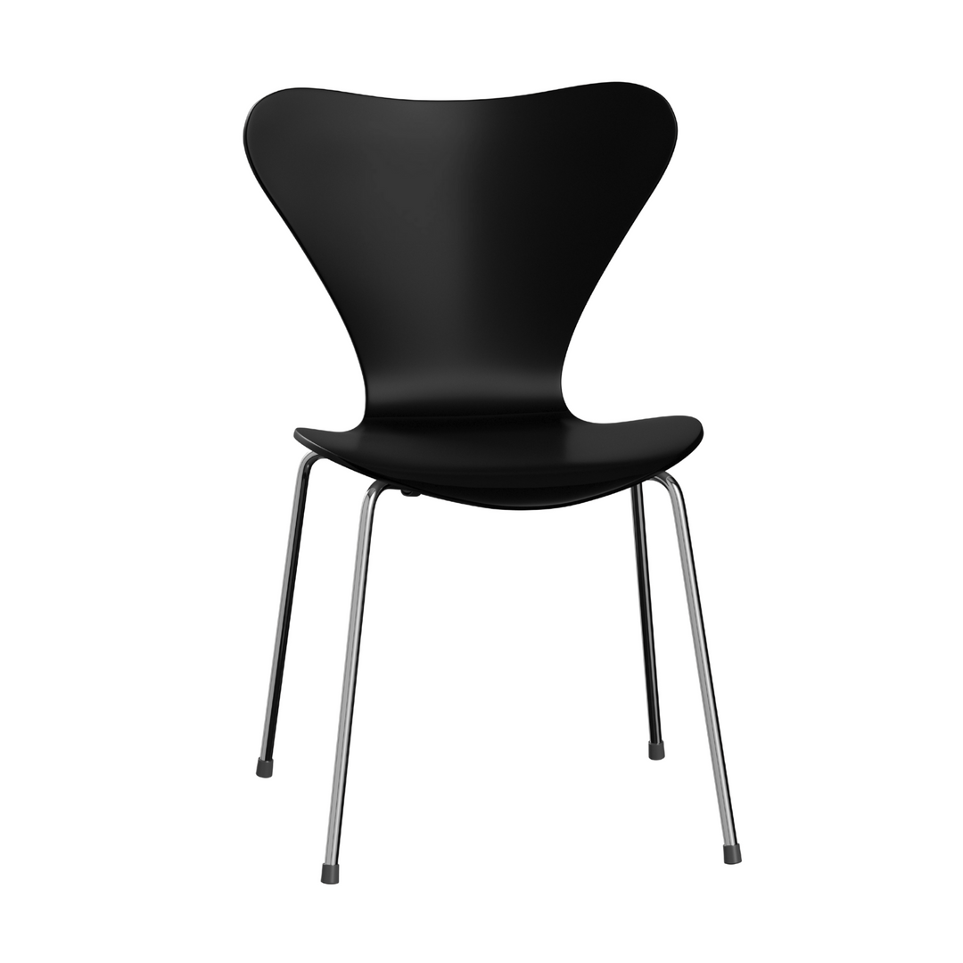 Syver stol af Arne Jacobsen fra Fritz Hansen i krom og sort