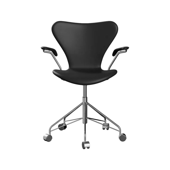 3217 kontorstol designet af Arne Jacobsen i Soft læder i farven sort