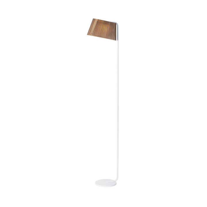 Owalo 7010 gulvlampe fra Secto Design i valnød