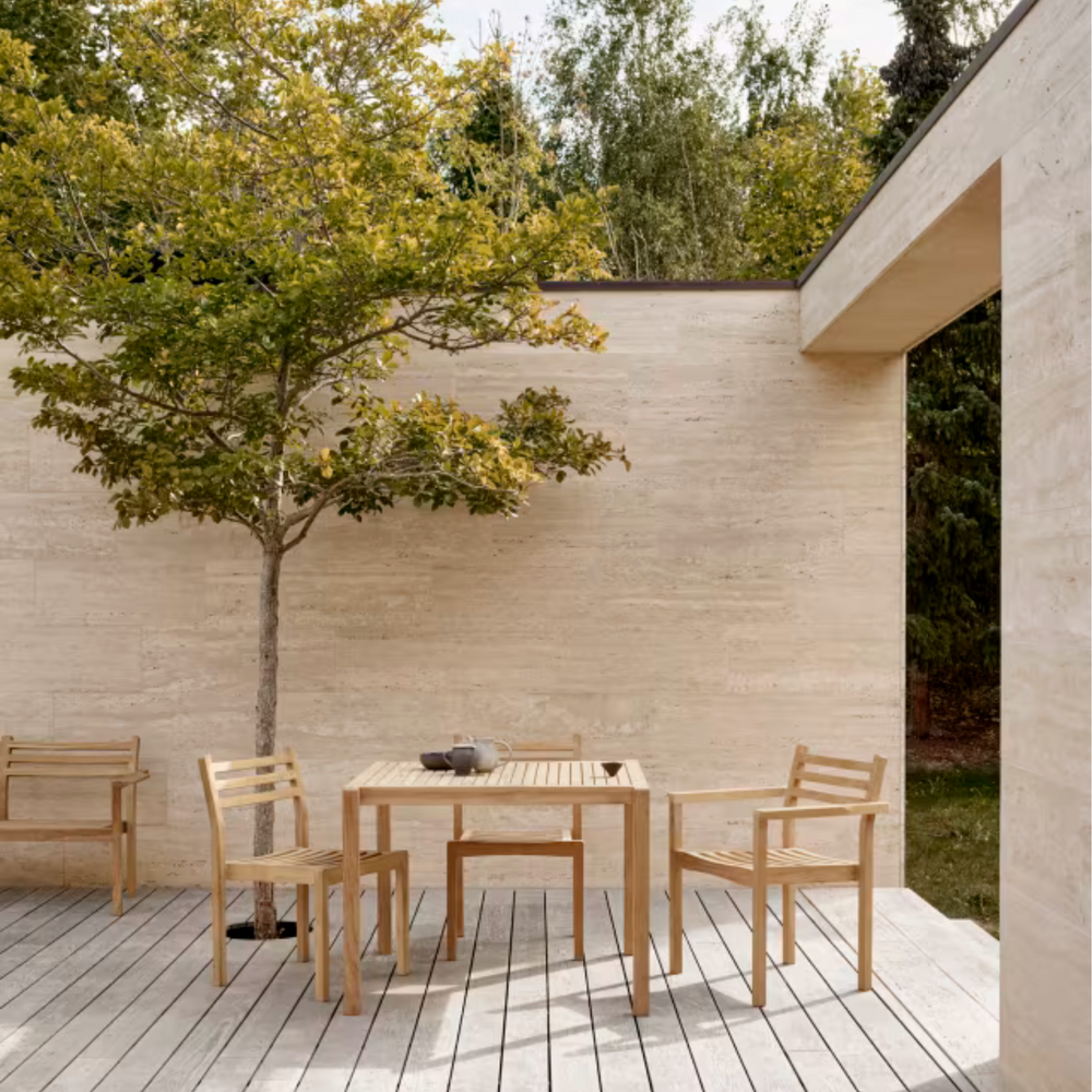 AH502 have spisebordsstol, havestol med armlæn fra Carl Hansen & Søn designet af Alfred Homann på terrasse