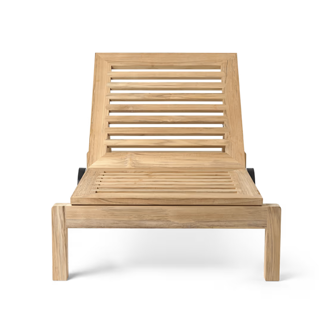 AH604 solseng liggestol i teak træ fra Carl Hansen & Søn med hjul