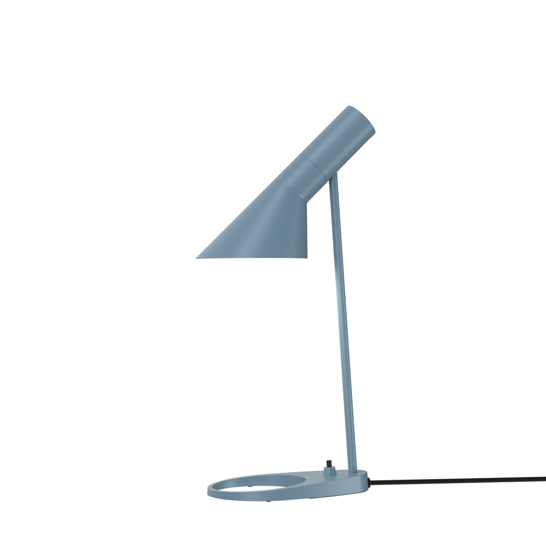 AJ mini bordlampe designet af Arne Jacobsen for Louis Poulsen i dusty blue