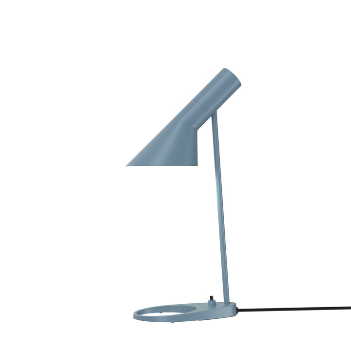AJ mini bordlampe designet af Arne Jacobsen for Louis Poulsen i dusty blue