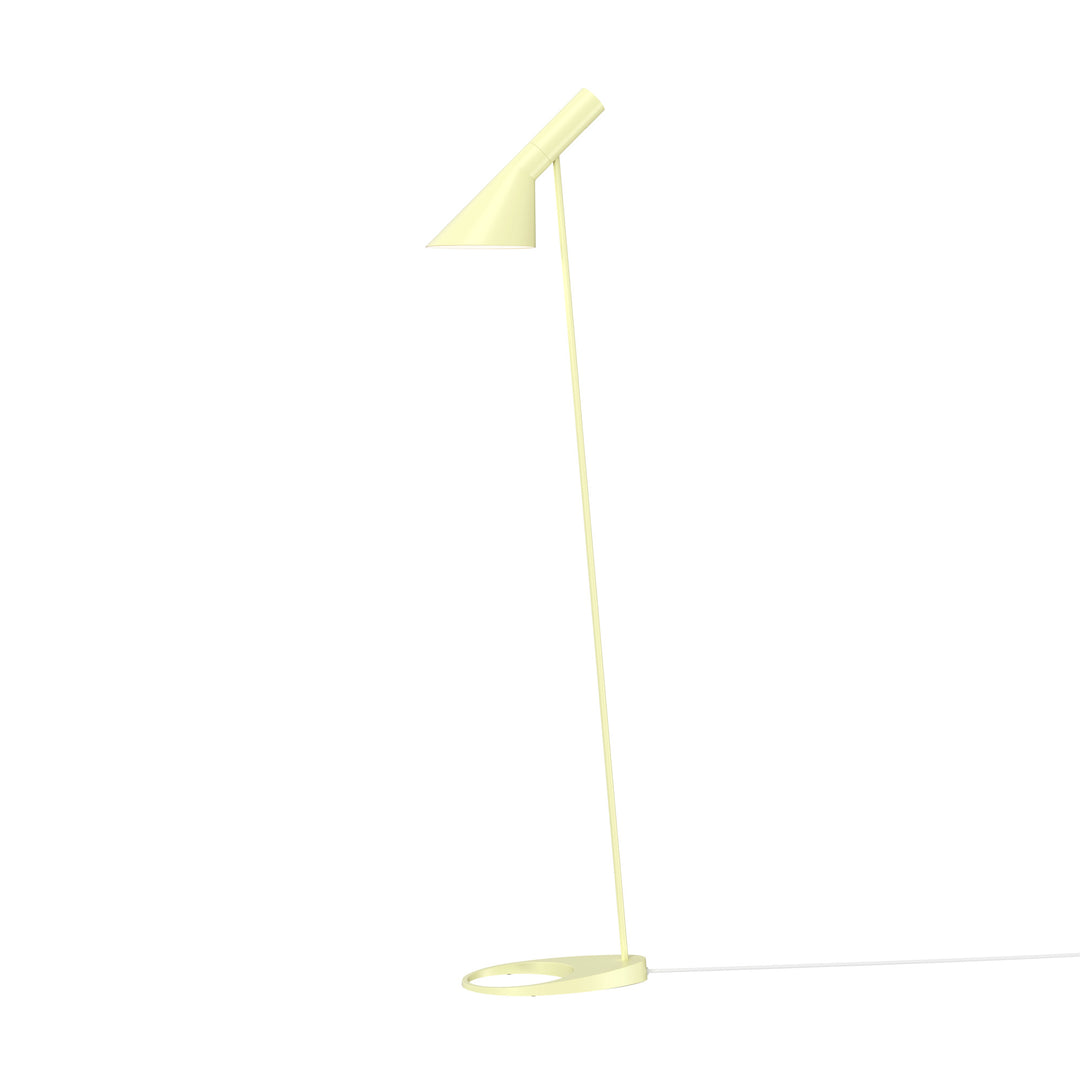 AJ gulvlampe af Arne Jacobsen for Louis Poulsen i farven soft lemon