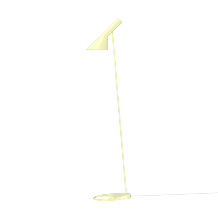 AJ gulvlampe af Arne Jacobsen for Louis Poulsen i farven soft lemon