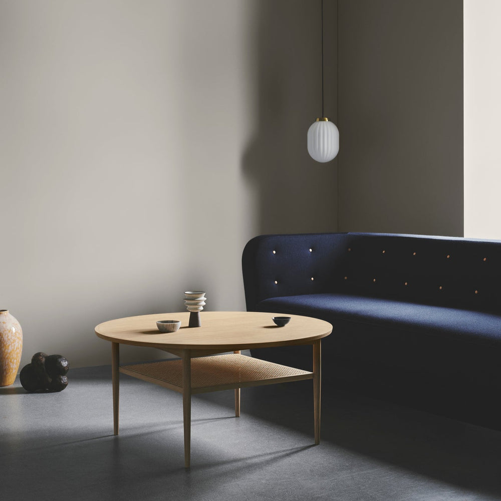 No. 100 sofabord fra Aakjaer Furniture i hvidolieret eg i stue