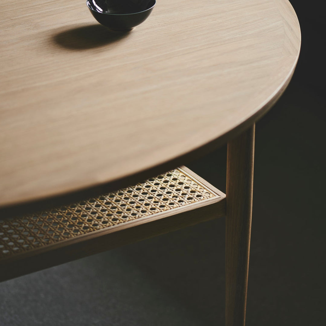 No. 100 sofabord fra Aakjaer Furniture i hvidolieret eg closeup
