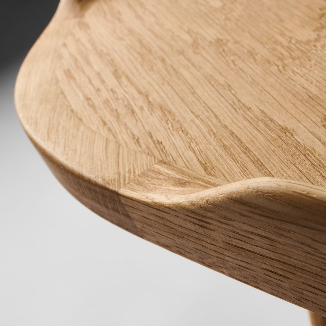 No. 55 sofabord fra Aakjaer Furniture i naturlieret eg detaljer