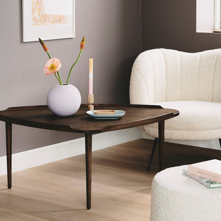 No. 55 sofabord fra Aakjaer Furniture i røgbejdset eg i stue