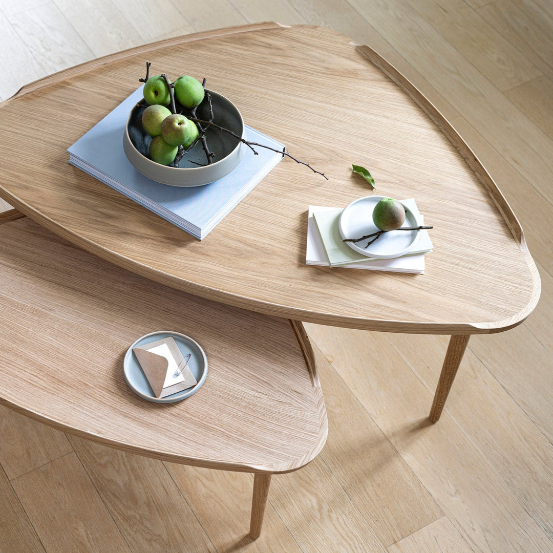 No. 55 sofabord fra Aakjaer Furniture i naturolieret eg som sæt i stue