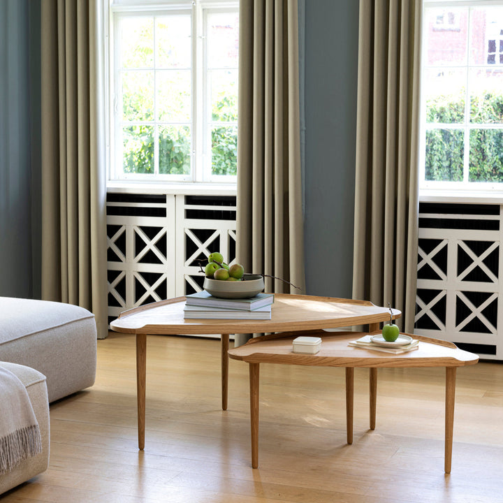 No. 55 Small sofabord fra Aakjaer Furniture i naturolieret i stue