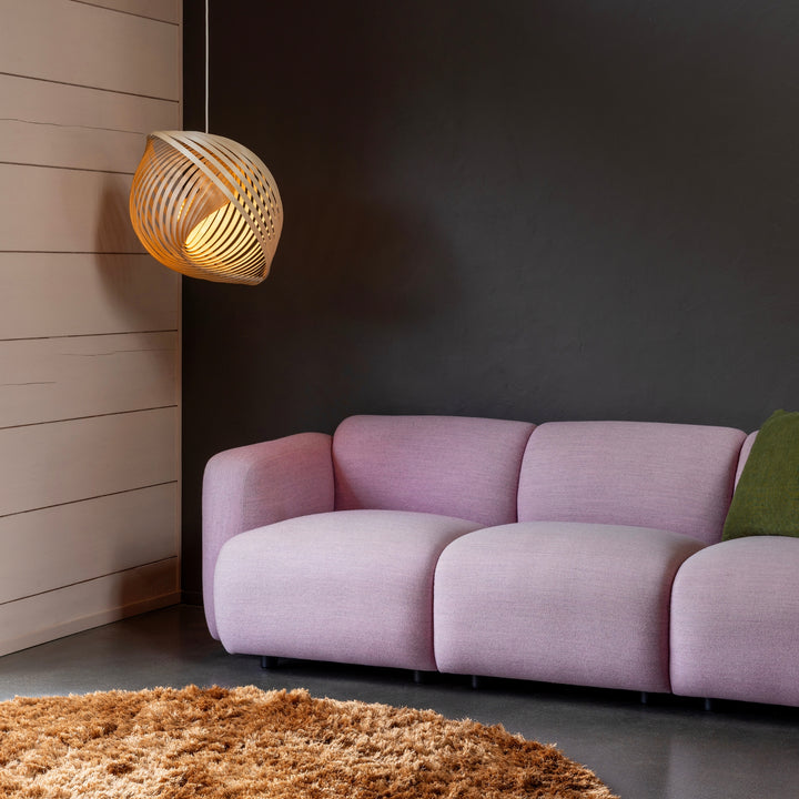 Dekrorativ Adilo pendel fra Secto Design i birk