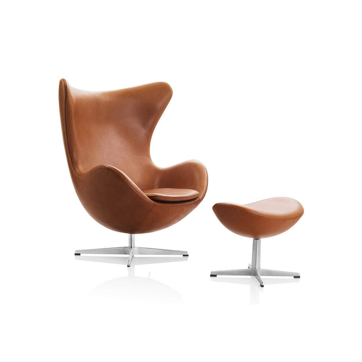 3316 Ægget loungestol designet af Arne Jacobsen for Fritz Hansen i essential læder i valnød