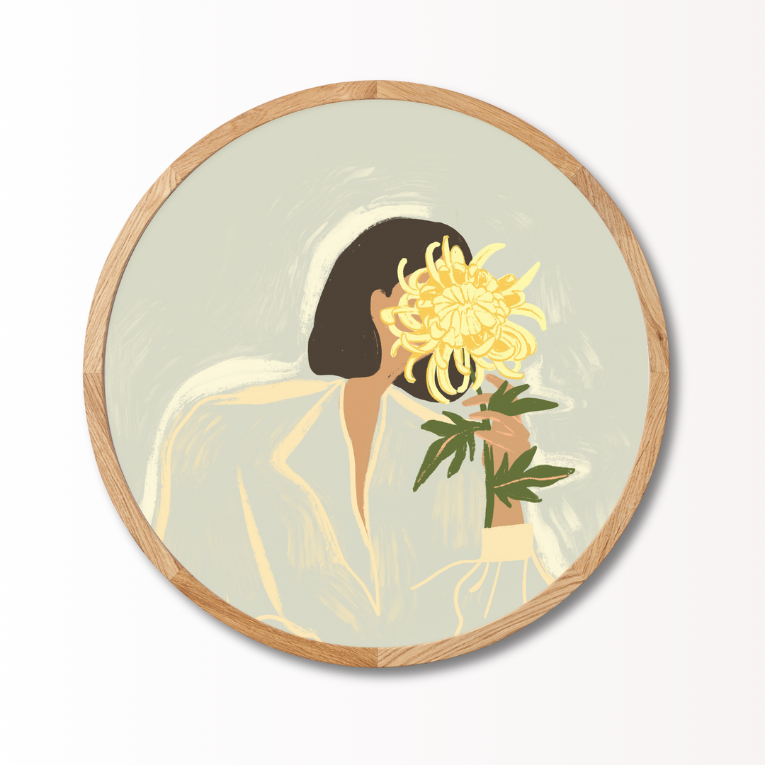 Girl with a yellow flower rundt billede