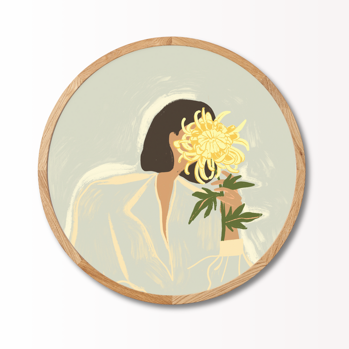Girl with a yellow flower rundt billede
