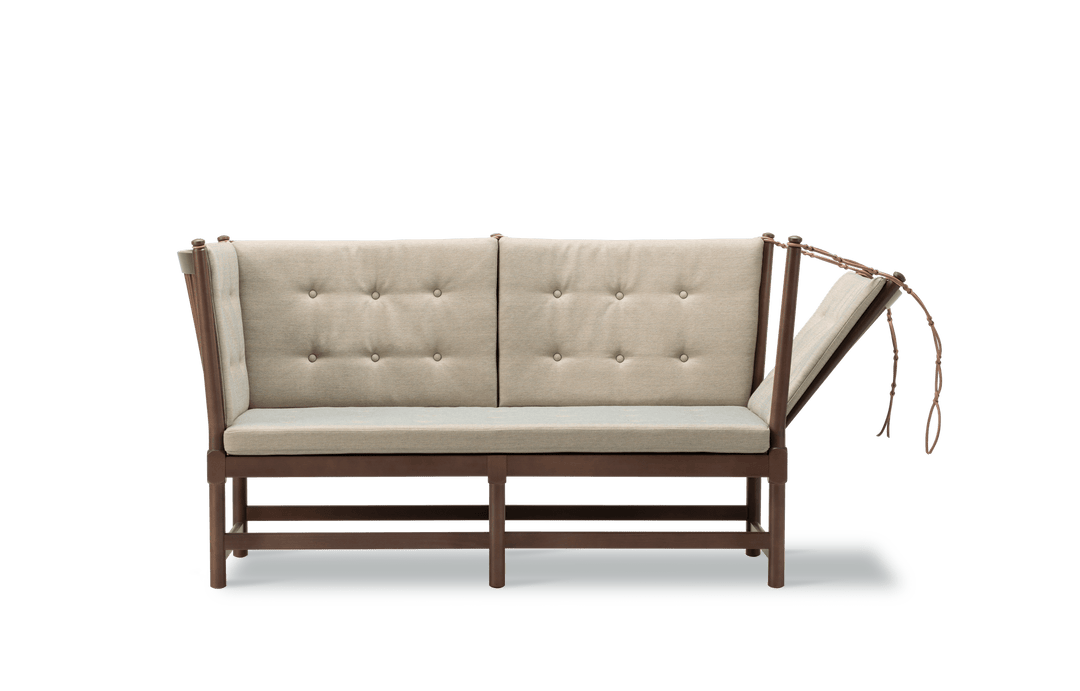 Tremmesofa designet af Børge Mogensen i jubilæumsudgaven i bøg chestnut