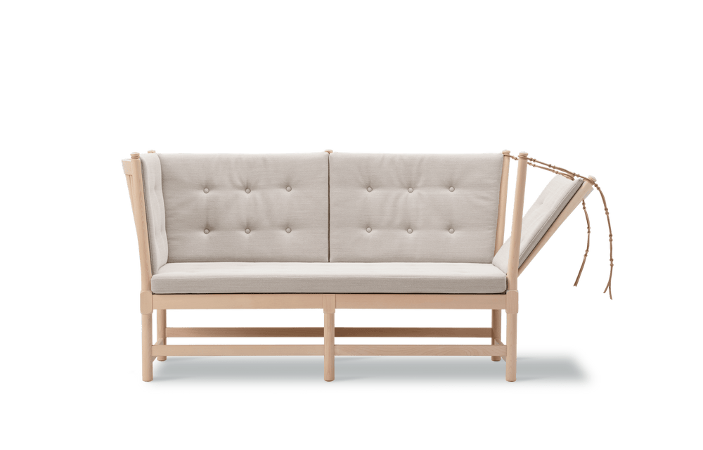 Tremmesofa designet af Børge Mogensen i jubilæumsudgaven i bøg sæbe